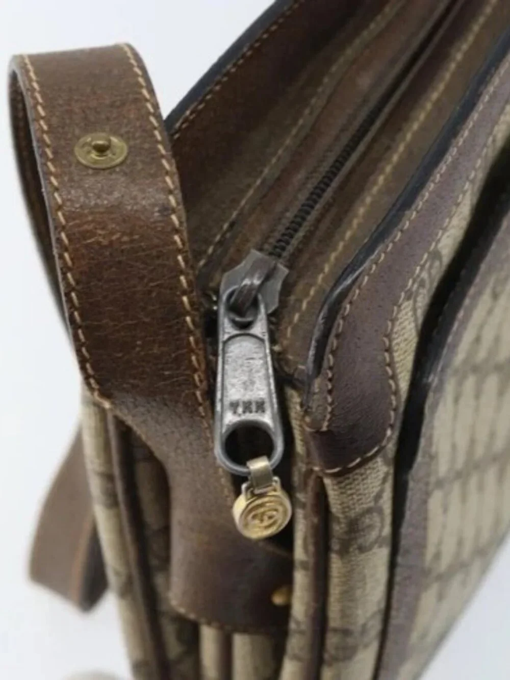 Gucci brand	gucci color	beige